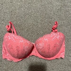 ✨✨Bundle 2 or more for a great discount!! ✨✨ Victoria's Secret Lace Push-Up Bra